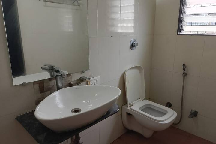 Room 12 of 16