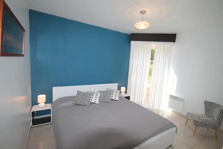 Room 2 of 11