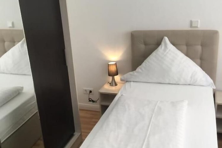 Room 10 of 22