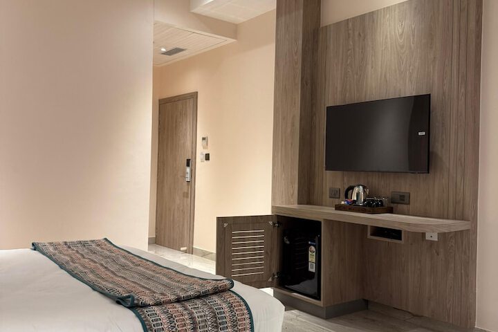 Room 6 of 15