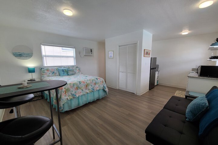 Room 5 of 166
