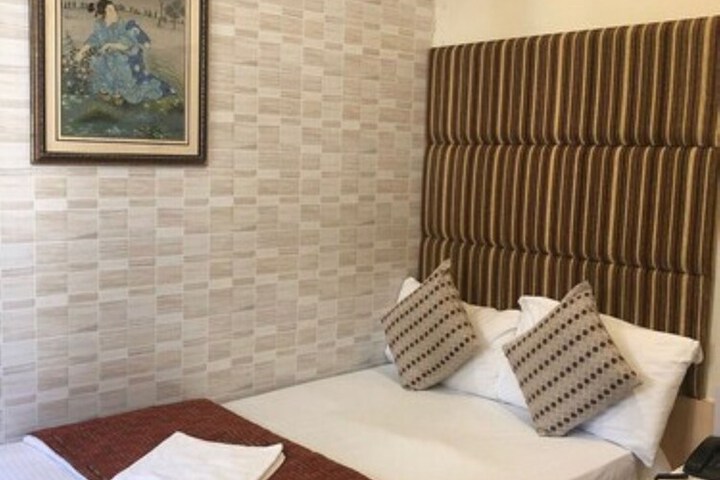 Room 15 of 27