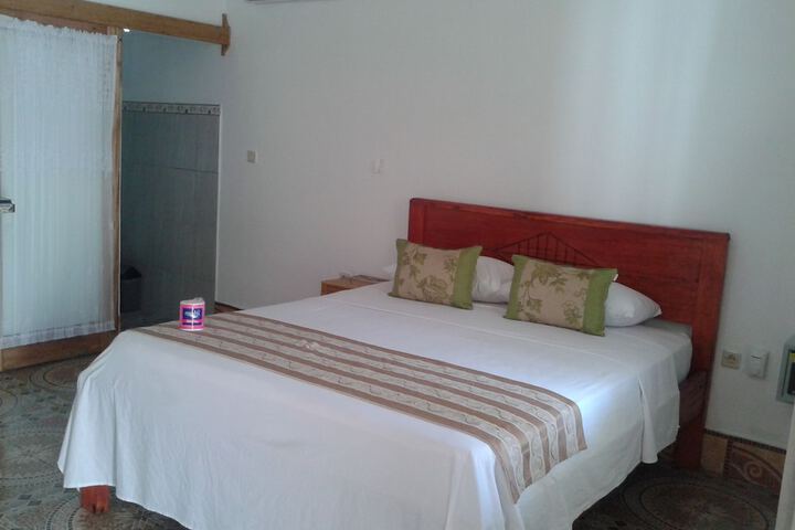Room 2 of 20