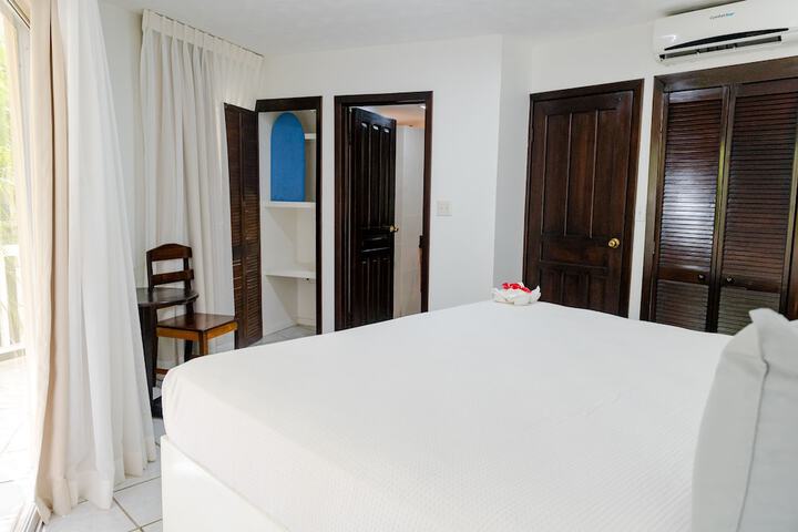 Room 30 of 270