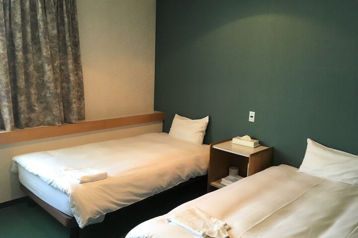 Room 12 of 139