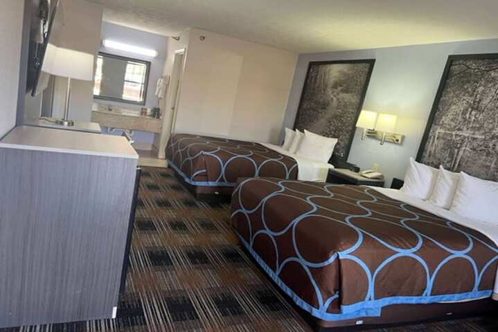 2 Queen Beds (5 of 5)