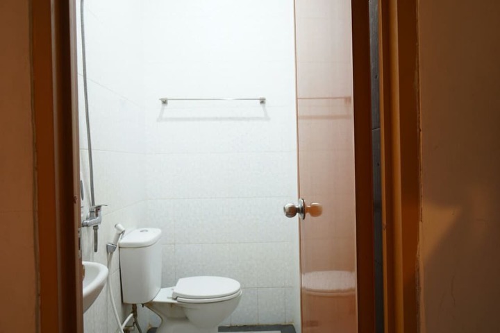 Room 5 of 11