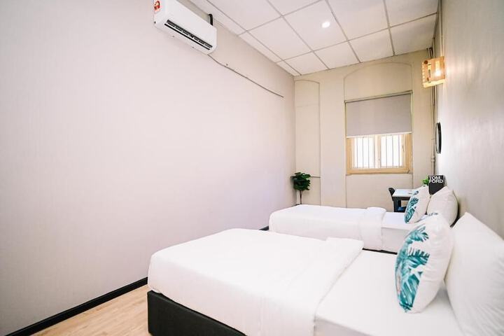 Room 9 of 31
