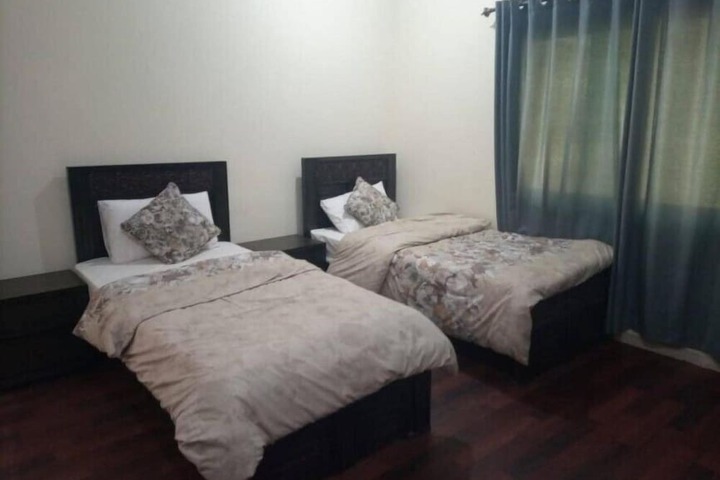 Room 7 of 16