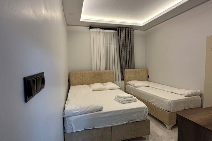 Room 6 of 15