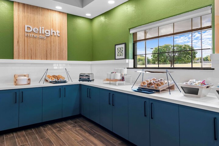 Breakfast/Coffee Service 27 of 34