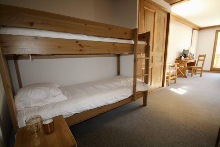 Room 7 of 40