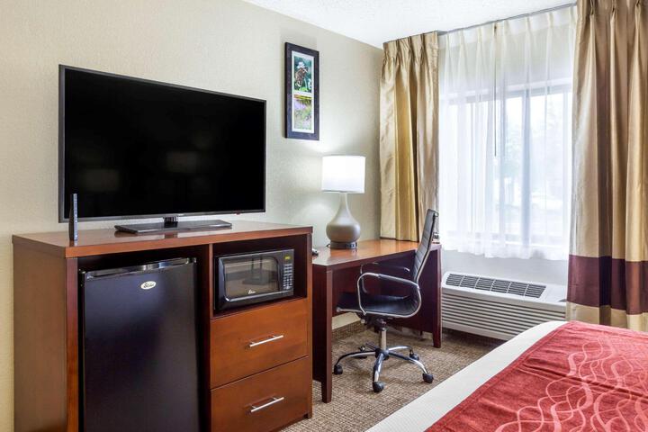 Queen Bed Accessible (4 of 11)