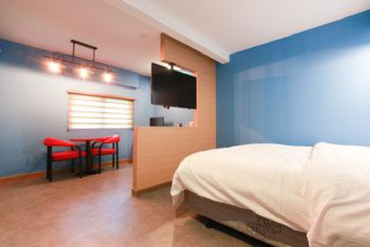 Room 16 of 44