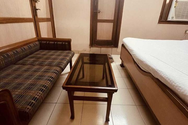 Room 8 of 36