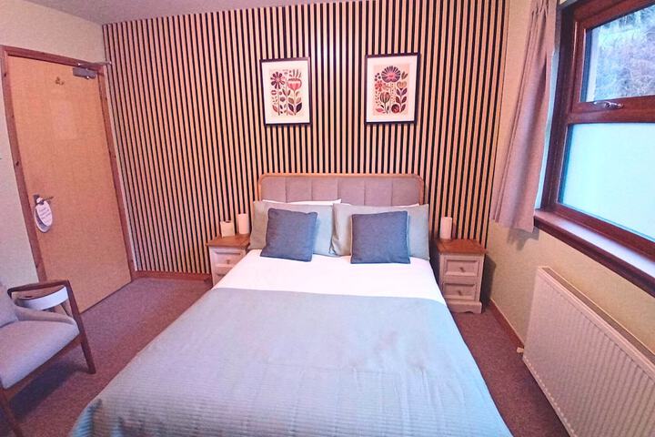 Room 8 of 28