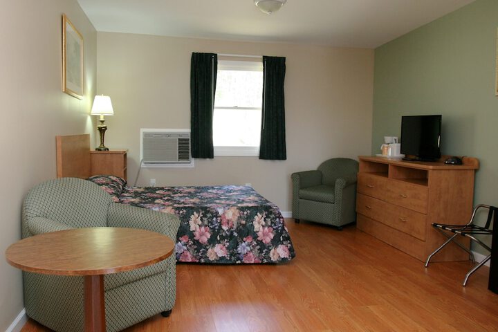 Room 8 of 106