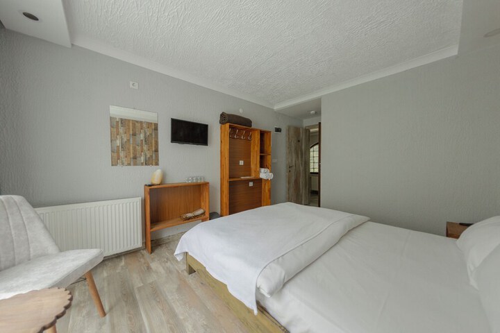 Room 9 of 38