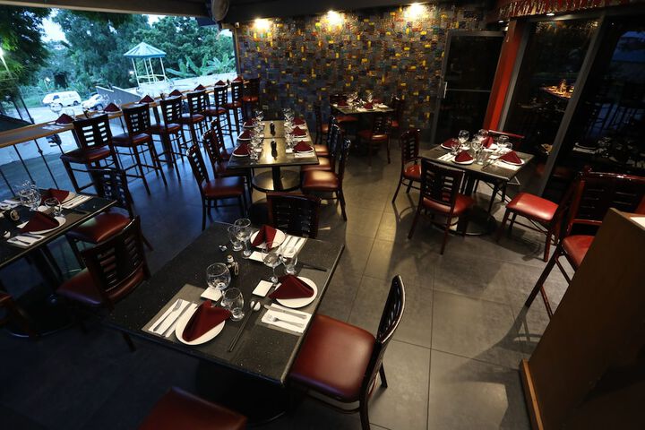 Dining 8 of 11