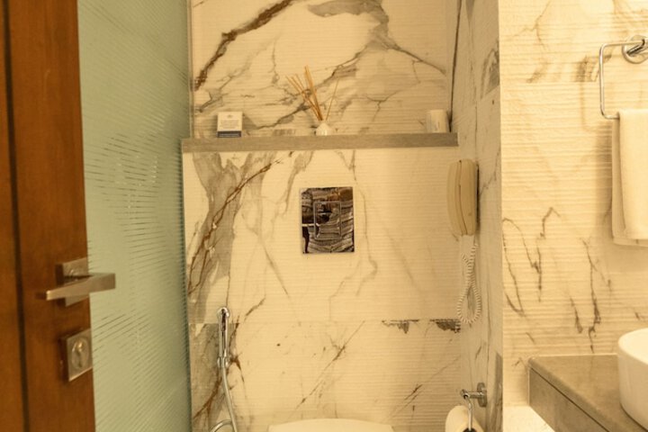 Room 52 of 124