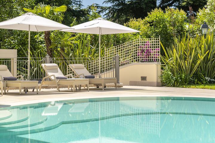 Hotel with Pool
