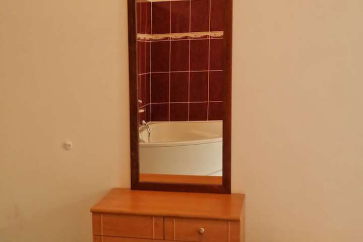 Room 63 of 106