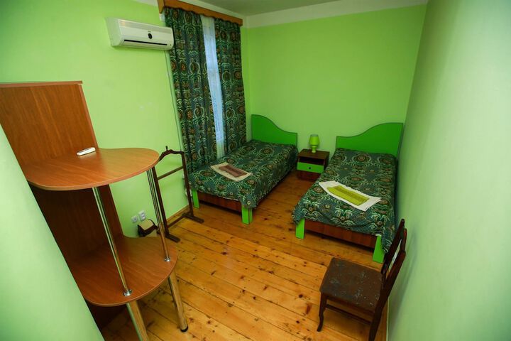 Room 11 of 19