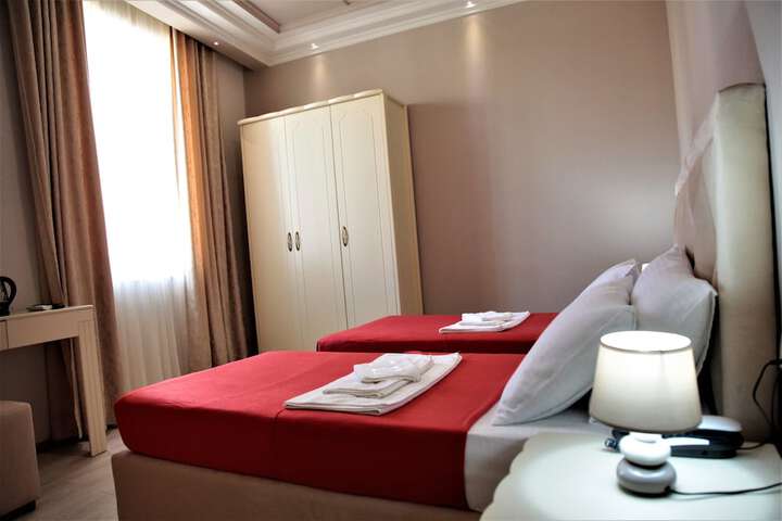 Room 7 of 87