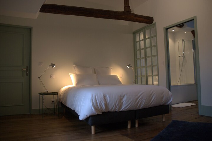 Room 10 of 40