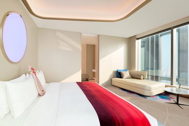 Room 30 of 168