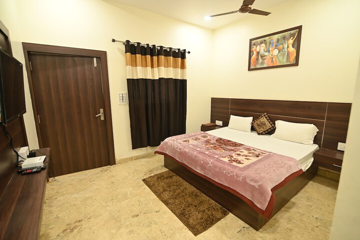 Room 8 of 15