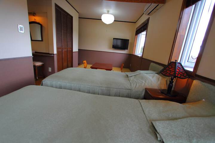 Room 3 of 38