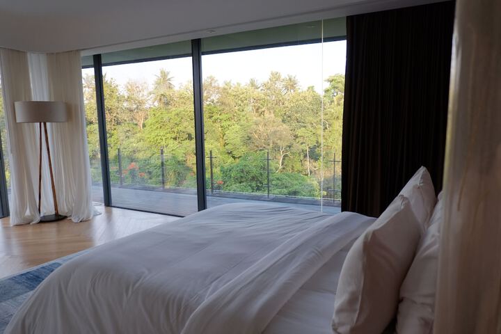 Room 8 of 83