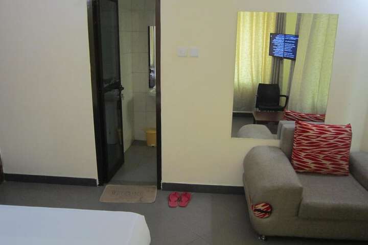 Room 6 of 50
