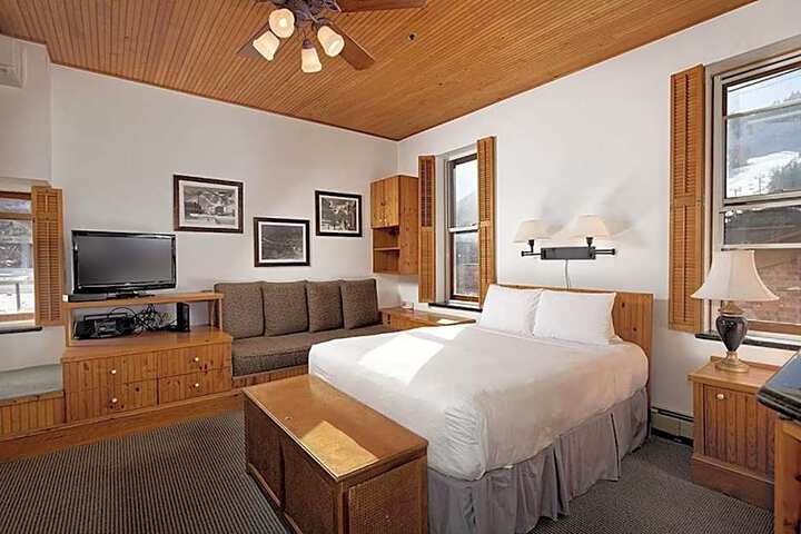 Photo of Independence Square 311 Best Location! Hotel Room with Rooftop Hot Tub in Aspen