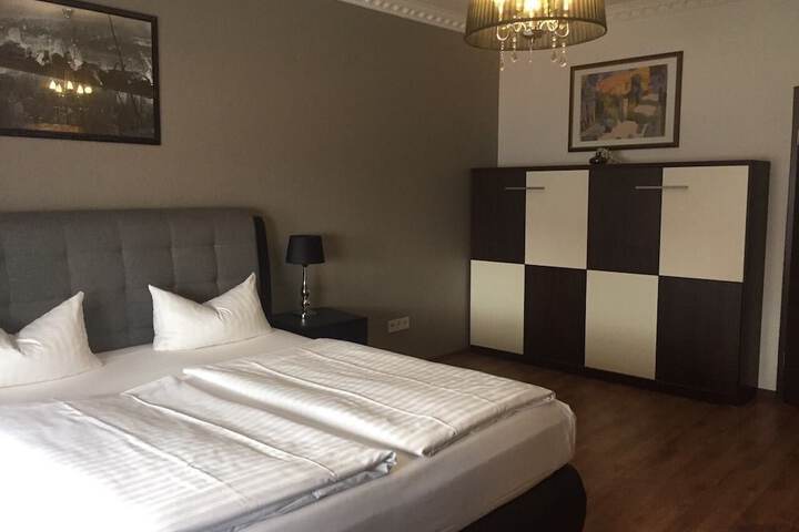 Room 6 of 24