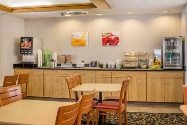 Breakfast area