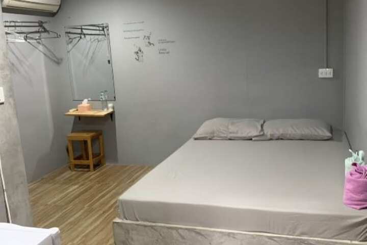 Room 6 of 27