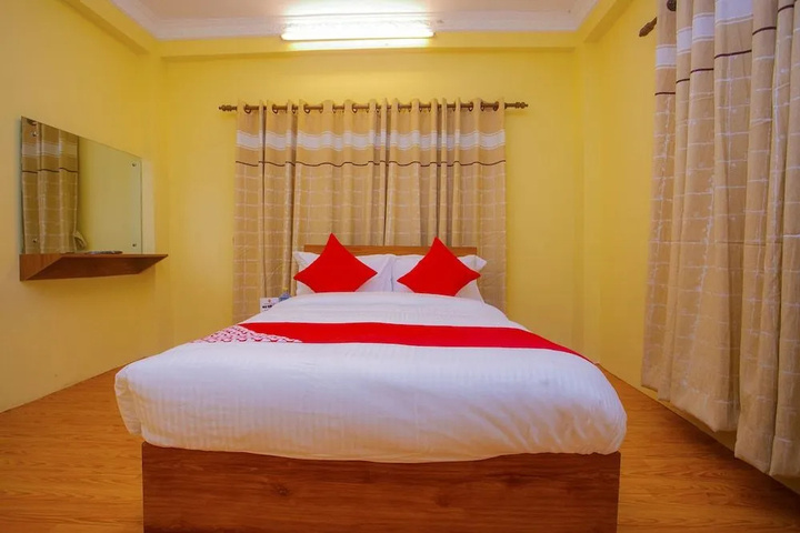 Room 6 of 14