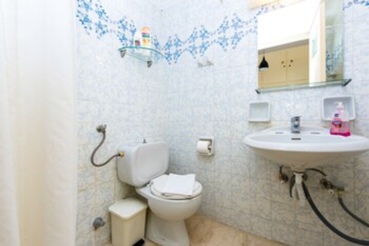 Room 3 of 63