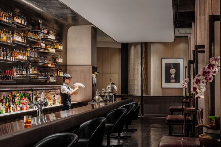 Lounge 77 of 85