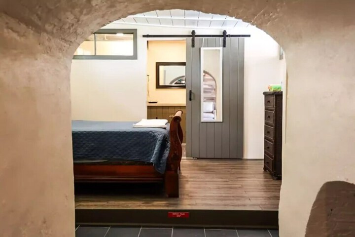 Room 53 of 171