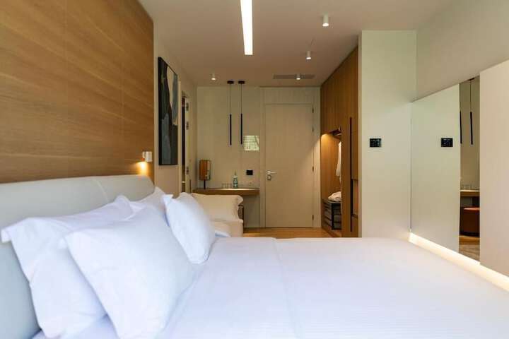 Room 27 of 60