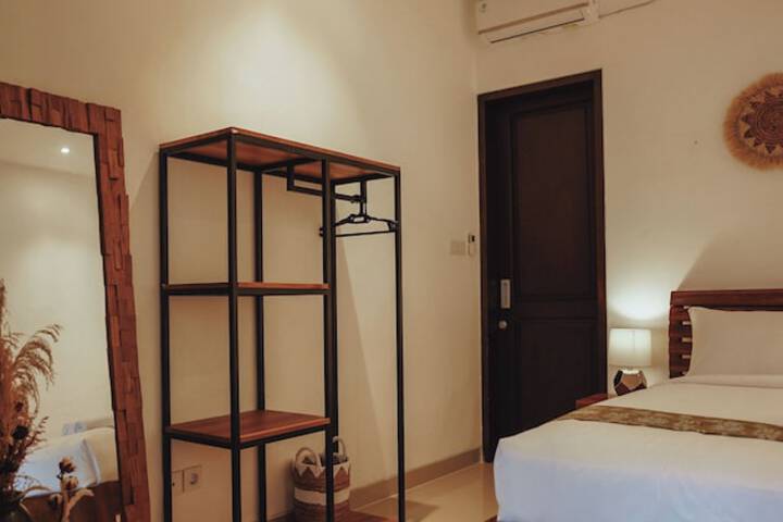 Room 3 of 20