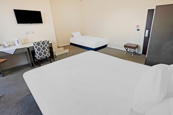 Room 26 of 83