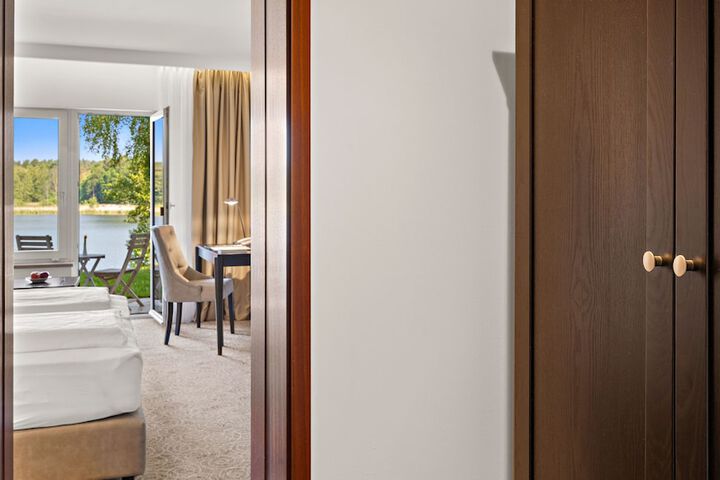 Room 9 of 31