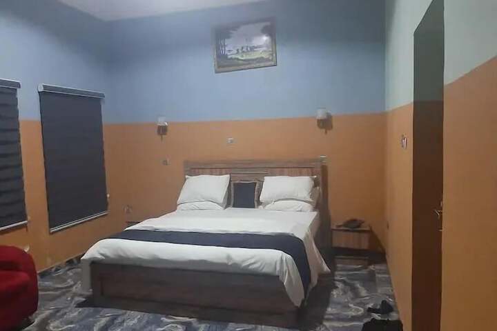 Room 6 of 31
