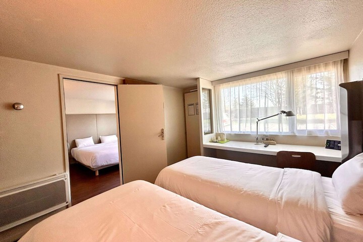 Room 26 of 76