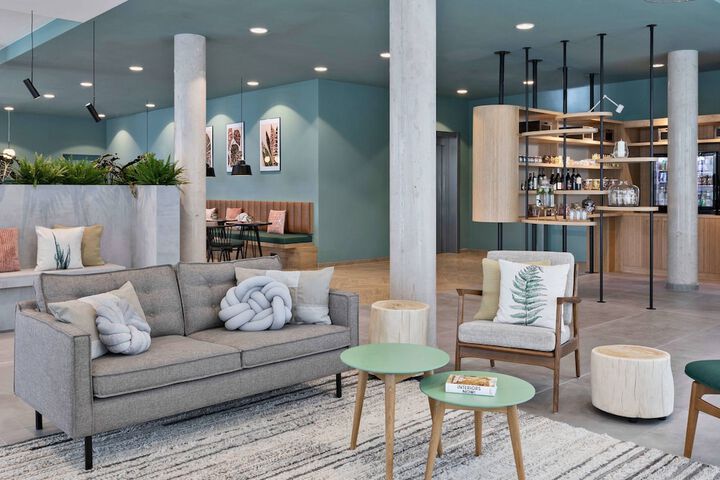 Lobby lounge