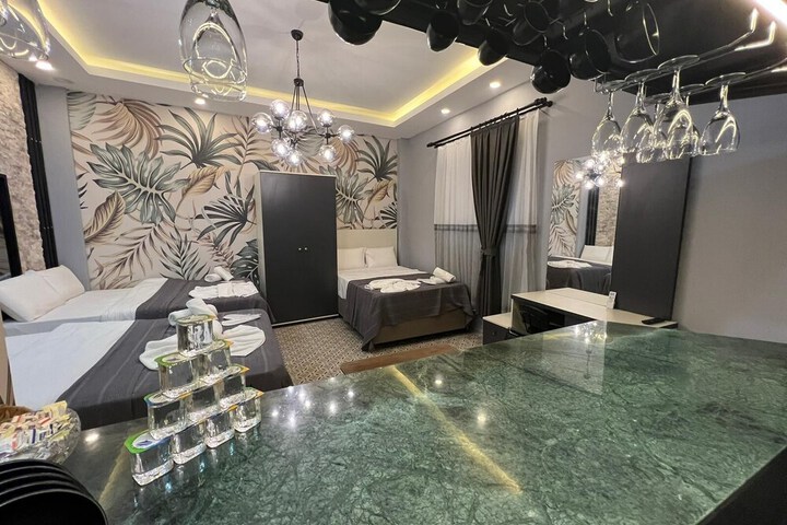 Room 7 of 14